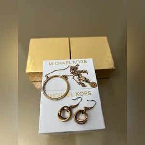 Set: Michael Kors pedant circle necklace and earrings in bronze color